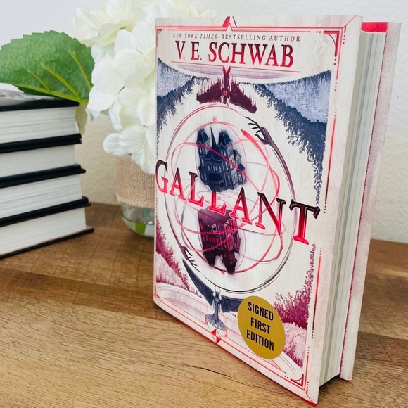 Exclusive Signed First Edition Gallant by V. E. Schwab - Picture 2 of 12